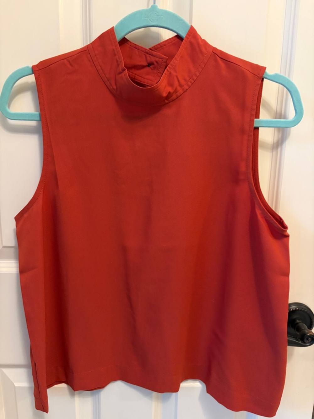 NWT’s Ann Taylor Rust Sleeveless Mock Turtleneck Blouse Size MP